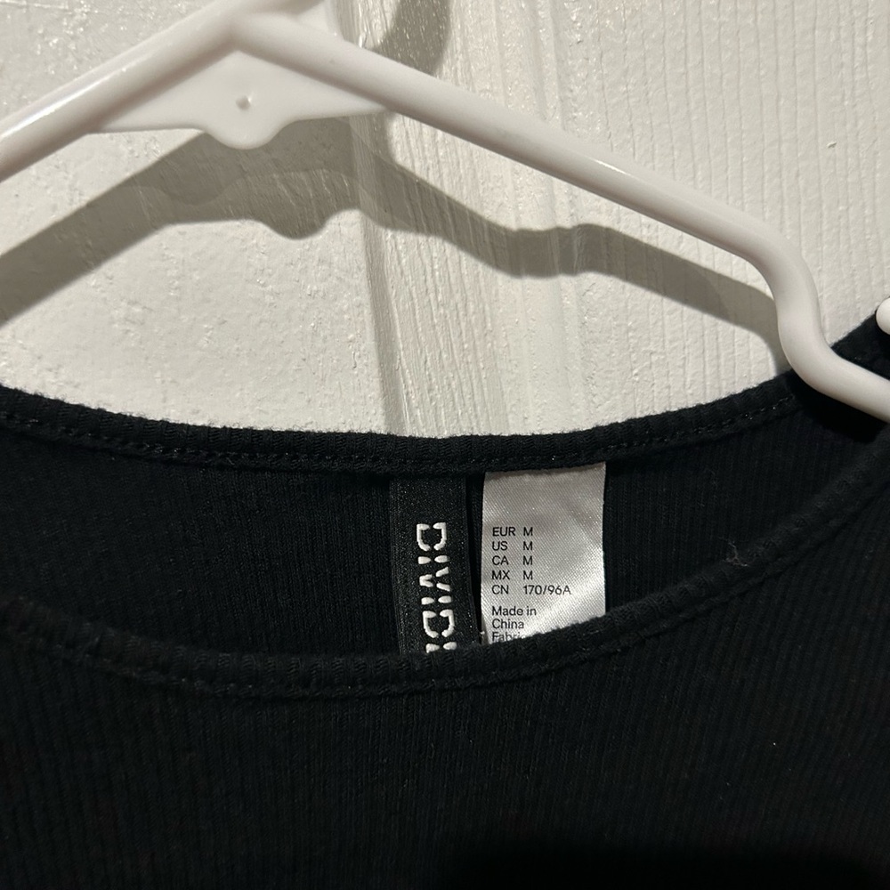 Crop top - Picture 3 of 4